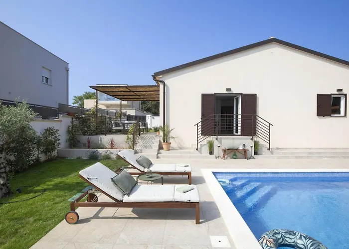 Holiday home Ridollin By Interhome