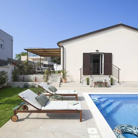 بيت للعطل Ridollin By Interhome