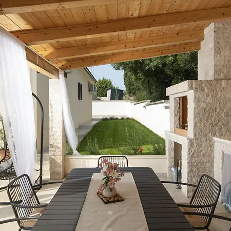 Ridollin By Interhome * بولا